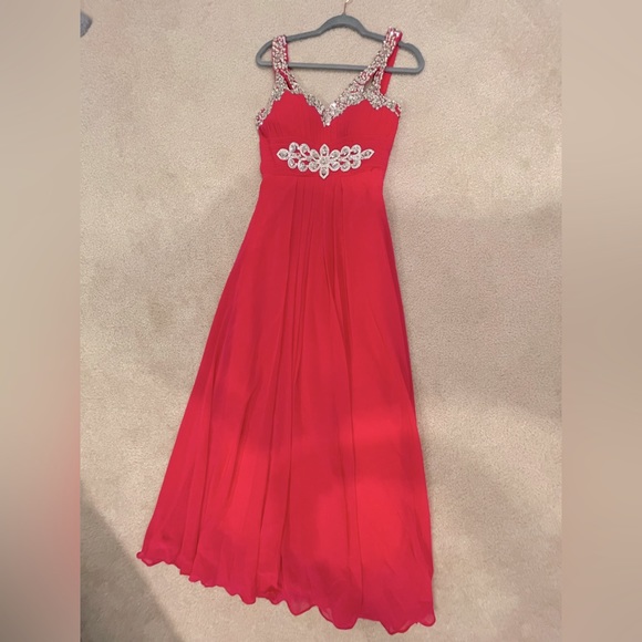 Long, chiffon, sleeveless hot pink dress. Sizing reference: 5’7” HT / 115lbs WT - Picture 1 of 2